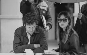 Dafne Fernández Instagram - Hasta siempre Marta Lasierra. 
Has sido gracias al equipazo que te ha rodeado cada día en el set. Les debes todo a esa familia artística y técnica. Y eso es lo que más va a doler. 
No disfrutaros más. 
GRACIAS 🫶🏼

Quiero agradecer a @velocasting por confiar en mí cuando ni siquiera yo lo hacía. A @ecija_dani y Javier Lorenzo por darme ese personaje y dejar que creciera en mi.
A las directoras y directores de la serie por arriesgarse siempre y luchar.
A @rtve por apostar por estas historias tan actuales y necesarias en ese horario tan difícil pero que hemos conquistado porque creísteis en nosotras.
A las guionistas y guionistas que han trabajado a contrarreloj.
Y sobre todo gracias al público, por todo el amor. Que ha sido MUCHO❤️‍🔥
Gracias @_laura_peris_ por estas fotos tan preciosas.

Aunque hemos terminado de rodar quedan aún muchos capítulos por emitir y ese gran final que ya adelanto, os va a emocionar. 
Nos vemos todavía de lunes a jueves en @rtve 
#4estrellas
@thegoodmoodproductions 

Digo adiós, pero creo que aún no lo he asimilado 💔