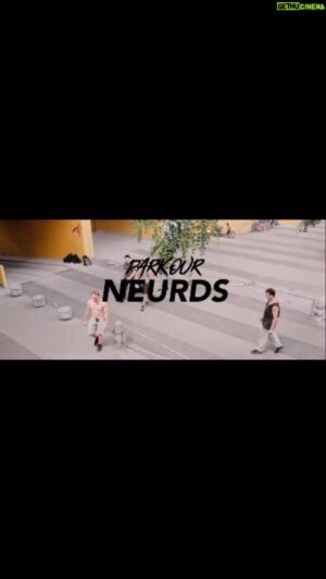 Dag-Alexis Kopplin Instagram - Die #parkourneurds sind back! Staffel 4 ab heute mit Folge #32 „Vom Anfang anzufangen“! 
Ich trage ein Gedicht vor 🤪, wir neurden heftig zur Bedeutung der Wörter „Beginn“ und „Anfang“, erzählen von unseren Anfängen mit Parkour und philosophieren heftig unter Einsatz von Doppeltem Gefährlichen Halbwissen!
Danke für eure Geduld und, dass ihr wieder mit am Start seid! Empfehlen Sie uns bitte weiter, lasst ein Abo da und bewertet uns mit allen Sternchen, Herzchen und Daumen nach oben. Über YouTube-Kommentare von Euch freuen wir uns besonders! Welche Gedanken oder Aspekte findet ihr besonders interessant in dieser Folge?

Bei YouTube & überall, wo’s Podcasts gibt … Links in meiner Story 

P.s. Der Anfang anzufangen ist halt schwer: Wir haben neues Equipment und leider hat die Tonqualität etwas gelitten. Wir haben versucht das Beste rauszuholen. Ein paar Folgen später wird’s wieder die altbekannte Superquali. Danke für Euer Verständnis! Eure Neurds 🖤🦍

#podcast #parkour #coaching #philosophie #parkourneurds #doppeltesgefährlicheshalbwissen #anfangen