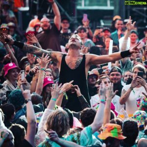 Dag-Alexis Kopplin Instagram - Ich glaub fest daran:
Irgendwann heb ich einfach ab und fliege los. 

Ich danke Euch, dass ich das alles erleben darf! Also, wir gemeinsam meine ich natürlich!!!
