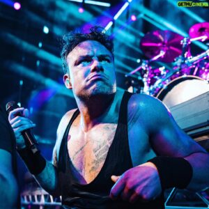 Dag-Alexis Kopplin Instagram - Feelin‘ the bass like a bass player 
@raphael.seidel 

#bassmodis #derkönigdertiefe #viersaitenfüreinhallelujah #jetztwirdsdeep #sdpdieband #tour #live