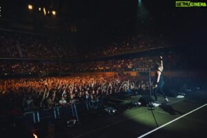 Dag-Alexis Kopplin Instagram - Auch nach all den Jahren ist das alles noch immer übertrieben surreal. Wie kann es sein, dass Täume wirklich wahr werden…
#sdpdieband #vomkinderzimmeraufdiebühne #tour