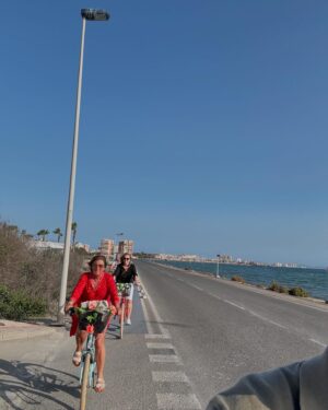 Dag Otto Lauritzen Instagram - Litt trist å reise videre etter deilige feriedager med sol og #hverdagstrim fra vårt Sommerparadis Las Velas A  og vår favoritt restaurant @escueladepieter1975 på #lamangadelmarmenor men turen går til Alpe D’ Huez og Lac Annecy. @ellenlaur @johansenvikhals @hansbjornvikhals @roymortenandersen @legallamanga @lamangabooking @lamangadelmarmenor @escueladepieter1975