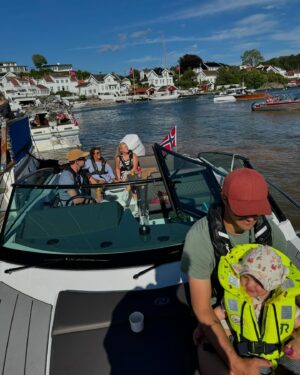 Dag Otto Lauritzen Instagram - St Hans i Grimstad med familie og gode venner :Sol, sommer og båt. Kan det bli bedre 🤩👧👍😍🚤⛵️#grimstad @nordkappboats  @visitgrimstad @stian_lauritzen @line_lauritzen @tiril @andreascarlszon