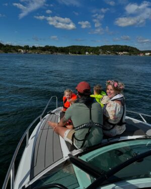 Dag Otto Lauritzen Instagram - St Hans i Grimstad med familie og gode venner :Sol, sommer og båt. Kan det bli bedre 🤩👧👍😍🚤⛵️#grimstad @nordkappboats  @visitgrimstad @stian_lauritzen @line_lauritzen @tiril @andreascarlszon