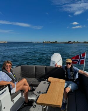 Dag Otto Lauritzen Instagram - St Hans i Grimstad med familie og gode venner :Sol, sommer og båt. Kan det bli bedre 🤩👧👍😍🚤⛵️#grimstad @nordkappboats  @visitgrimstad @stian_lauritzen @line_lauritzen @tiril @andreascarlszon