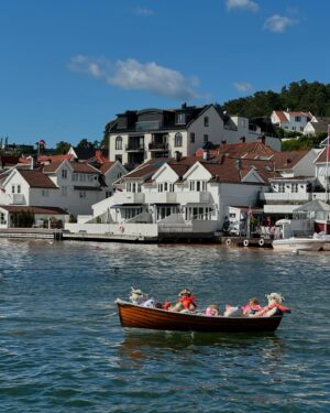 Dag Otto Lauritzen Instagram - St Hans i Grimstad med familie og gode venner :Sol, sommer og båt. Kan det bli bedre 🤩👧👍😍🚤⛵️#grimstad @nordkappboats  @visitgrimstad @stian_lauritzen @line_lauritzen @tiril @andreascarlszon