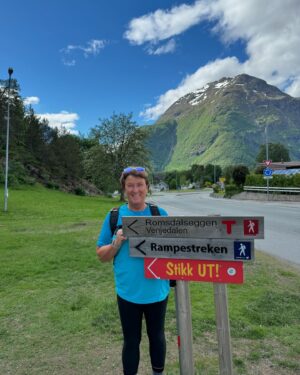 Dag Otto Lauritzen Instagram - Flott tur m «dronninga» på kjente stier opp Rampestreken - Åndalsnes. Fantastisk turområde og værgudene på vår side: Anbefales : #hverdagstrim  @do2_no @ellenlaur