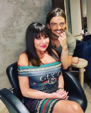 Dagmar Patrasová Instagram - Strašně moc dekuju úžasnému @vlasyhrabal , jak skvěle se o mě stará. Dnes jsme zkoušeli keratin a jsem nadšená!!! ❤