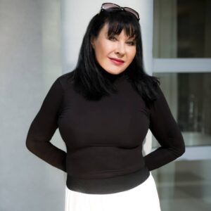 Dagmar Patrasová Instagram - Minulý měsíc jsme s Lenkou Hatašovou pořídily nové fotky. Myslím, že je na nich konečně vidět výsledek mého půlročního snažení – 8 kg dole.😊 Opravdu se teď cítím mnohem líp. Za pomoc s touhle proměnou chci poděkovat Obezinu od @Mesaverde * 😊