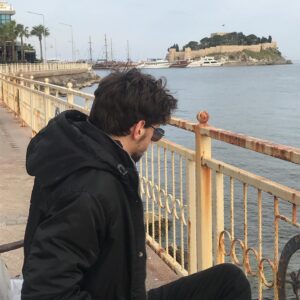 Dağra Solmaz Instagram - Bazı eski fotoğraflar. 
Evim gibi hissettiğim sahneleri, sokakları, otelleri özledim, şimdiden.. Sabır.