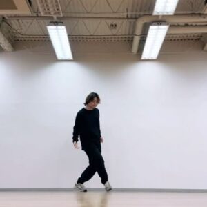 Daichi Miura Instagram - 振り作りの合間に

素敵な楽曲と🌕
素敵な振り付け🕺
@tomoo_ssw 
@kaito.takahashi_1999