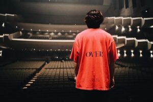 Daichi Miura Instagram - OVER TOUR 香川高松
穏やかな空気の中
皆さんの熱量がどんどん高まっていくような
とても素敵なライブでした
有難うございました🙏

さて
本日は札幌
明日は苫小牧
2日間北海道でライブさせていただきます
チケットもまだあるそうなので、是非気軽に遊びにきてくださいね☺️
会場でお待ちしています👍
#daichimiuralivetour2023 
#OVER
#香川
#高松