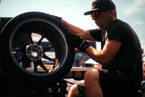 Daijiro Yoshihara Instagram - 🇨🇦 Race Week 🇨🇦 We’re super pumped to be racing at our home track this weekend at Canadian Tire Motorsport Park!

📍 @ctmpofficial 
 
📸 @theghostofmozart 

#pitandpaddock #montrealmotorsportgroup #IMSA #FL5 #HondaRacing #motorsport #imsaracing #michelin #daiyoshihara #karlwittmer