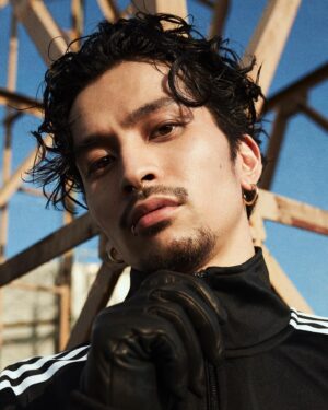 Daiki Tsuneta Instagram - ADIDAS NEW GLOBAL CAMPAIGN
ㅤㅤ
アディ鼻ピ常田が街に大量出現します。
世界中のアディダスアンバサダー達が勢揃いするようです。
散歩がてら探してください。
ㅤ
@adidasoriginals 
ㅤ
ㅤ
photo @tomoyuki_kawakami 
styling @shoheikashima 
hair @rr_takai_