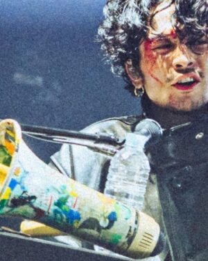 Daiki Tsuneta Instagram - in the zone. 
bloody good time.
There is no pain. Only music exists.
ㅤㅤ
みんなツアー楽しんでますか？
俺は流血するほどに楽しんでるよ。 
ㅤ
📷 by @nikku_ject
ㅤ