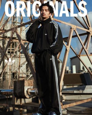 Daiki Tsuneta Instagram - ADIDAS NEW GLOBAL CAMPAIGN
ㅤㅤ
アディ鼻ピ常田が街に大量出現します。
世界中のアディダスアンバサダー達が勢揃いするようです。
散歩がてら探してください。
ㅤ
@adidasoriginals 
ㅤ
ㅤ
photo @tomoyuki_kawakami 
styling @shoheikashima 
hair @rr_takai_