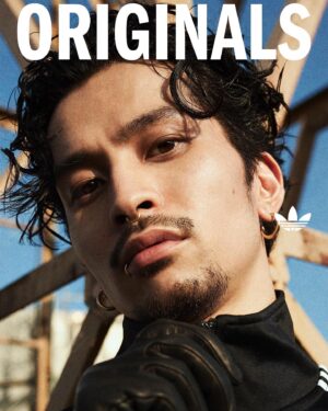 Daiki Tsuneta Instagram - ADIDAS NEW GLOBAL CAMPAIGN
ㅤㅤ
アディ鼻ピ常田が街に大量出現します。
世界中のアディダスアンバサダー達が勢揃いするようです。
散歩がてら探してください。
ㅤ
@adidasoriginals 
ㅤ
ㅤ
photo @tomoyuki_kawakami 
styling @shoheikashima 
hair @rr_takai_