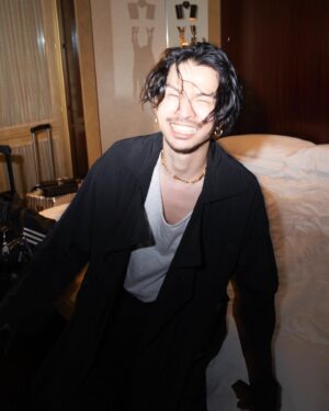 Daiki Tsuneta Instagram - Thanks SAINT LAURENT for having me the other night! The show was magical and I got inspired. Bravo!!! @ysl @anthonyvaccarello 
ㅤ
パリコレに参加しました。サンローランのアンバサダーになって初めて参加したショーはとても美しく刺激的で学ぶ事が多かった。俺も作品を作らねばと、過去に無い程に曲を作りまくって日本に帰ってきた。ただいま🇯🇵。
ㅤㅤ
#SaintLaurent
ㅤㅤ
Thx my team
@tomoyuki_kawakami
@tsuyoshikurata 
@rr_takai_
