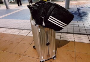 Daiki Tsuneta Instagram - ㅤㅤ
改めましてニ○ニ三年
あけましたおめでとう
ㅤ
こちとら日本を旅する正月です🎍
ㅤ
私、今年前半は珍しくガツっと製作期間を頂いてますのでメディアへの露出は超少ないですが、その分しっかりジェントルマンに、いや、狂った怪物に進化して帰ってきたいと思います宜🧟  常田
ㅤ