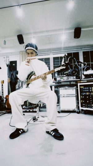 Daiki Tsuneta Instagram - KICKl3ACK
ㅤ
my bass came back from the repair.
ㅤ
ㅤ
#chainsawman #kenshiyonezu