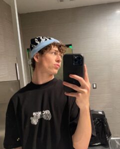Dakota Lotus Instagram - Comment your favorite clothing brand
