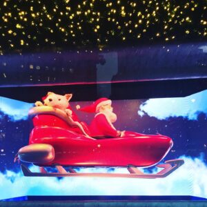 Dale Soules Instagram - Santa’s on his way! #ChristmasEve2018 #SantaTracker cool window display by @macys 🎁