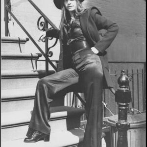 Dale Soules Instagram - #tbt to adorning the steps in the West Village, early 1970s #bigmood #sassy #vintagevibes 🎩