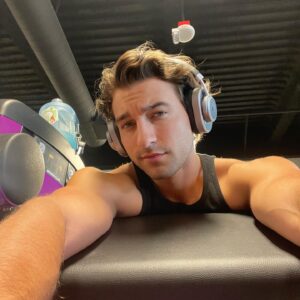 Dallas Hart Instagram - Fitness journey has been wild this year. Started with the 75 hard then just kept hitting the gym everyday after. What I’ve loved the most is how well my mental health has improved with just a little bit of exercise. Couldn’t be happier with my progress 💪🏽 #fitness #gym #excercise #mentalhealth