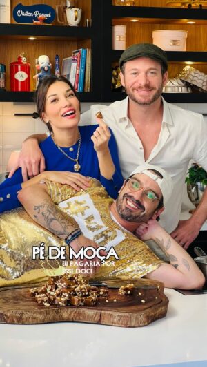 Dalton Rangel Instagram - Com apenas 4 ingredientes, Pé de moça é uma receita tradicional que lembra @daltonrangel de sua mãe, a grande @chefmonicarangel !

Esse é o pé de “quem quiser”! A diferença dele é ser mais “puxa”, e dizemos isso deixando cozinhar até 98/100° na panela!

Aqui está a receita:
Pé de moça
1 xícara (chá) de açúcar
1 colher (sopa) de manteiga
1 xícara (chá) de amendoim torrado e sem pele
1 lata de leite condensado
Açúcar de confeitar (opcional)