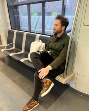 Dalton Rangel Instagram - Alguns momentos em Amsterdam em carrossel na Timeline. 
1. Passeando pelos canais
2. Nat cakes posando com as bikes
3. O melhor StroopWafle que provei na vida! 
4. Bar aleatório e cervejas maravilhosas 
5. Transporte público. O meio de transporte mais eficiente na Holanda
6. Queijo, queijo e queijo! São muitas lojas espalhadas pela cidade
7. Heineken Expirience é um show
8. Com amigos no Ciecones
9. Pulitzer’s Bar / super recomendo!
10. Quais são as probalidades de encontrar um amigo nas ruas de Amsterdã? Pois aconteceu! @cheflucascorazza ❤️