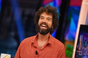 Damián Mollá Instagram - Tertulia cómica con @juanibanez, @piedrahitaluis, @damian_molla y @jorgemarronmartin 

#tertulia #chistes #humor #comicos #elhormiguero #TopuriaEH