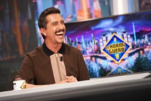 Damián Mollá Instagram - Tertulia cómica con @juanibanez, @piedrahitaluis, @damian_molla y @jorgemarronmartin 

#tertulia #chistes #humor #comicos #elhormiguero #TopuriaEH