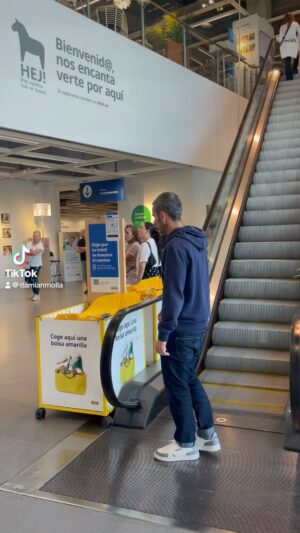 Damián Mollá Instagram - La sensación que tiene un sueco cuando va al #Ikea
