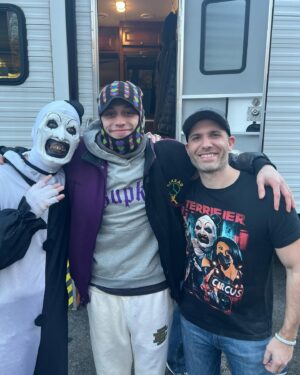 Damien Leone Instagram - Bupkis is now streaming on @peacock 🤡🔥 See how Art the Clown works his way into the life of Pete Davidson! 🤪 It was such a blast working on this and we’re super grateful to be involved 🙏🏻 Hope you enjoy the show! It’s a wild ride! #bupkis #arttheclown #terrifier #terrifier2 #petedavidson