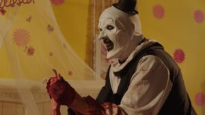 Damien Leone Instagram - I assure you this scene will be a game changer 🤯 We are now in post-production! Time to edit this beast 🔥 #terrifier2 #arttheclown #slasher #horror #gore #slaughter #terrifier #clown #clowns #kill #killer #blood #violence