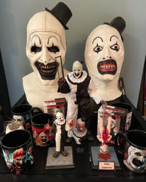 Damien Leone Instagram - So insanely grateful that a tiny piece of my imagination resonated so positively with horror fans and so thankful for all of the incredibly talented people who helped me bring it to life ✨❤️🙏🏻 Although my apartment is quickly turning into an unmanageable Terrifier shrine, I’m also grateful for the amazing companies I’ve gotten to collaborate with over the last couple of years. Thank you for believing in Art the Clown and for the amazing products you’ve produced! 🙏🏻🔥🤡👊🏻 @trick_or_treat_studios @terrorthreads @immortalmasks @knuckleheadzltd @barry_the_clayguy @hellonshirts #grateful #terrifier #terrifier2 #arttheclown #collectibles