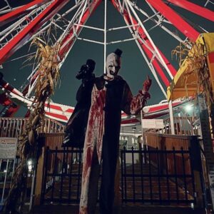 Damien Leone Instagram - Happy Halloween 🎃🤡 #terrifier2 #arttheclown #halloween #happyhalloween #trickortreat #terrifier