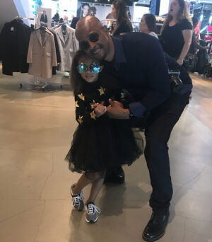 Damon Wayans Instagram - Took my ladies shopping today... broke me but I’m happy ❤️😍