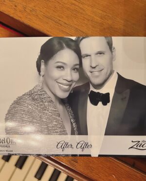 Dan Amboyer Instagram - whatta night @thetonyawards & @jesmilled 🍔🍸