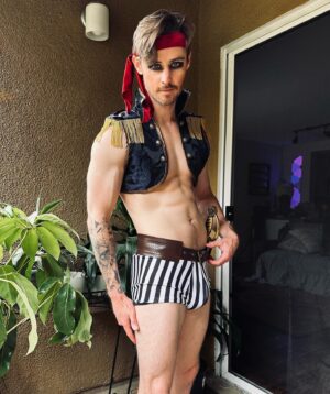 Dan Benson Instagram - Which side do you prefer the front or the back? Let’s plunder booty together. 🏴‍☠️