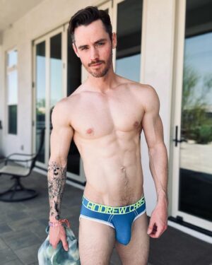Dan Benson Instagram - Just doing some work before I go play in the sun. 🫡💦🌴