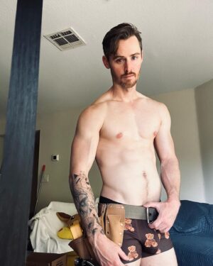 Dan Benson Instagram - Hello, yes I’m here to lay some pipe. 🔨👷‍♂️