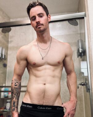 Dan Benson Instagram - How do you know if ur clean unless you photo shoot to double check? 🧼