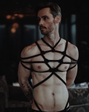 Dan Benson Instagram - Who needs shirts when a little bit of 🪢 works just fine. 😉
.
.
.
.
.
.
📸 @christograph3r 
🪢 @domellliot 
🙏 @sushimonstuh @smokeorchid @arin_david_robinson