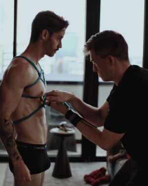 Dan Benson Instagram - He’s very talented with his hands. 🫡
.
.
.
.
.
🪢 @domellliot 
📸 @christograph3r 
🙏 @sushimonstuh @arin_david_robinson @smokeorchid