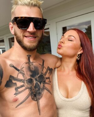 Dan Hooker Instagram - Quiet night out with the missus 😂

Get rich or die trying baby @izhookz