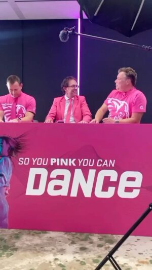 Dan Karaty Instagram - Just an average day at Pink, 😉 dansend door onze werkweek. More to come! #SoYouPinkYouCanDance #MakingOf #WorkBetterDanceTogether #SneakPeek #WerkenBijPink
