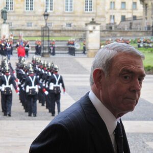 Dan Rather Instagram - Dan in Bogota, Colombia for an interview with Colombian president Juan Manuel Santos in August 2012. #Colombia #FARC #CivilWar #News #Bogota https://itunes.apple.com/us/tv-season/el-presidente/id485436827?i=565687805