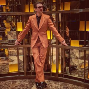 Dan Stevens Instagram - Vegas, baby! 🎰
@cinemacon
...

🛍️ @ecduzit 
🎨 @sonialeeartistry 
💇‍♀️ @serasloane