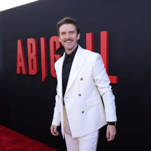 Dan Stevens Instagram - Bloody love this gang. Fantastic night at the Abigail Premiere! Delightful reception for such a fun and funny movie. And So. Much. Blood... 

We love you, Angus. ☁️ 

...

🛍️ @ecduzit 
🎨 @sonialeeartistry 
💇‍♀️ @serasloane
